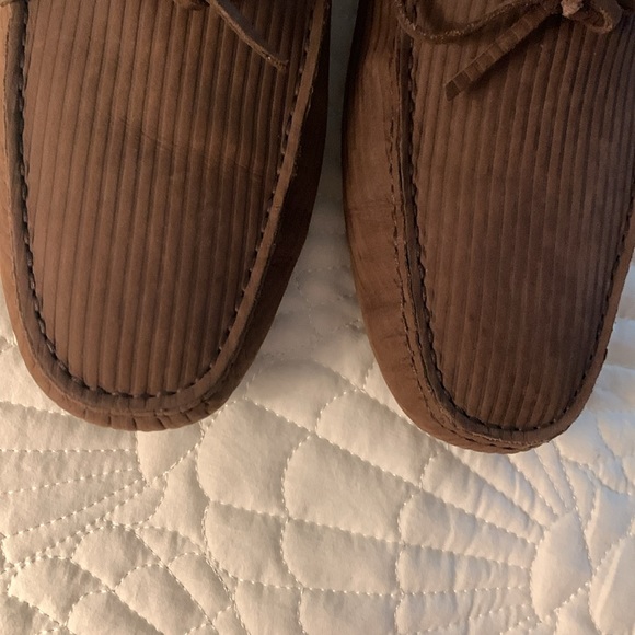 Tod’s men Gommino rubbed brown suede driving shoe. Hardly worn. W/dust bag sz 9 - Picture 9 of 16